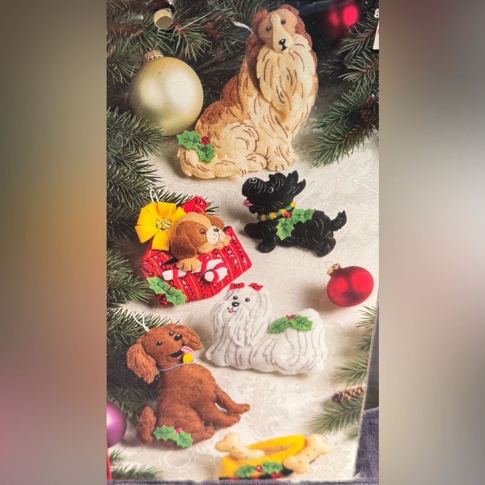 BUCILLA Santa Paws 6 Piece Felt Ornament Craft Kit 85462 Dogs/ Puppies Craft NWT - Picture 11 of 16